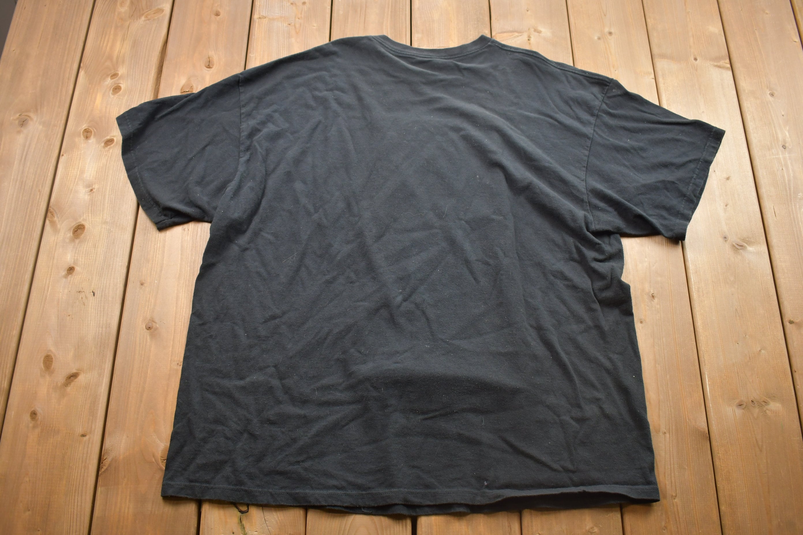 Vintage 1990s Wolf Pack Animal Theme Graphic T-Shirt
