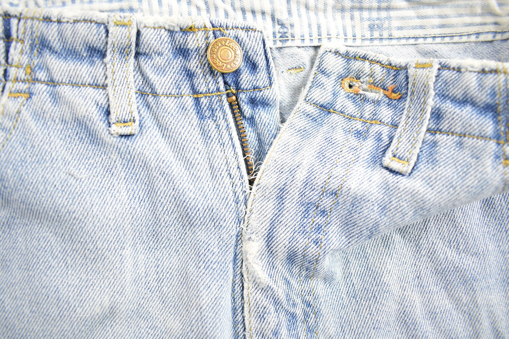Vintage 1990s Lee Light Wash Denim Jeans 29 - 31 x 26.5 / Vintage Denim / Distressed Jeans / Streetwear Fashion / Vintage Pants