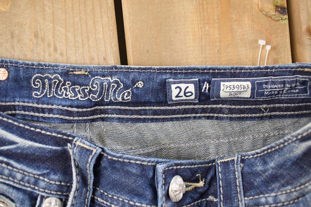 Vintage Deadstock Y2K Miss Me Bedazzled Low Rise Jeans Women's Size 26x31