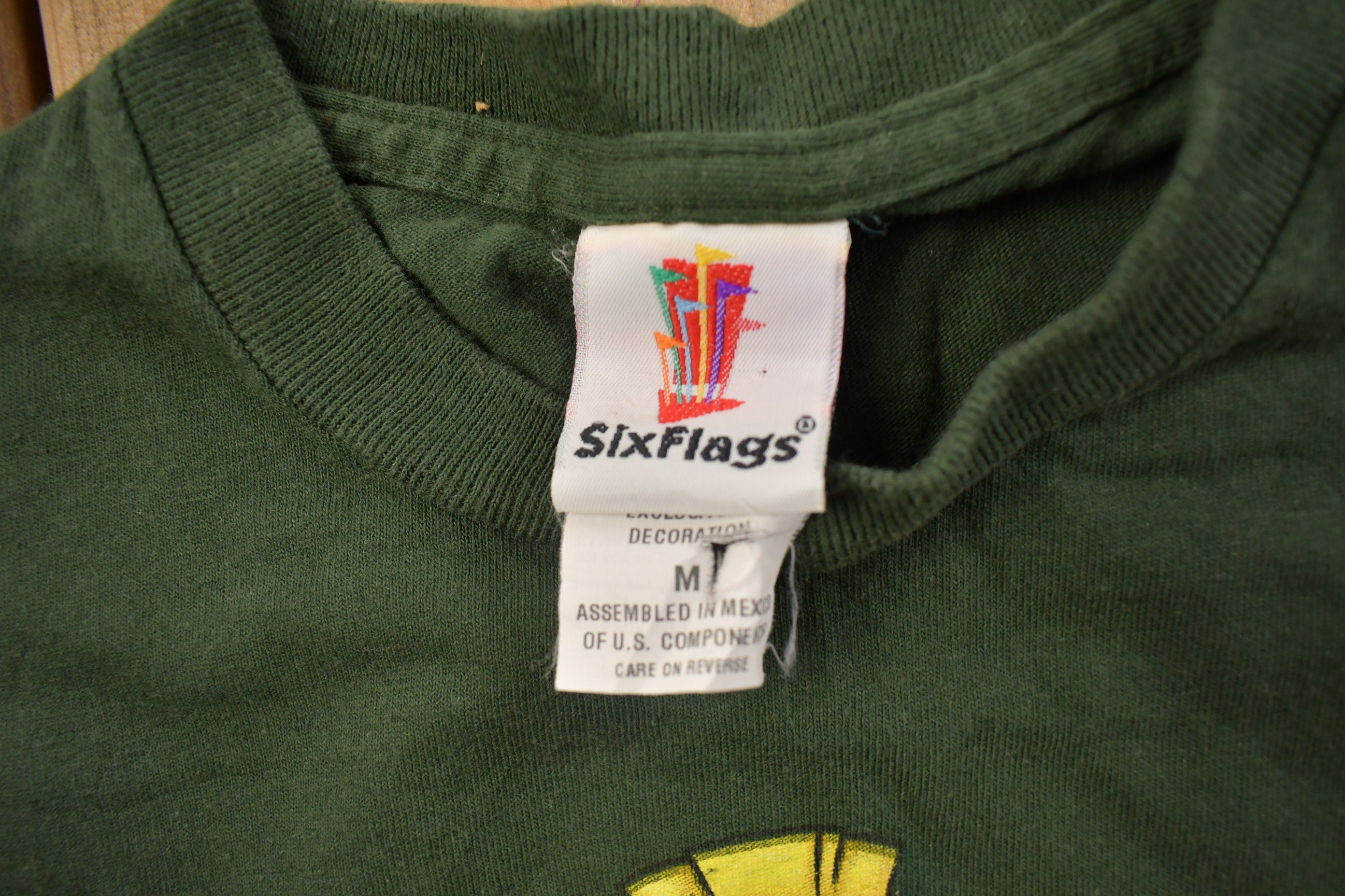 Vintage 1990s Children's Looney Toons X Six Flags Graphic T Shirt