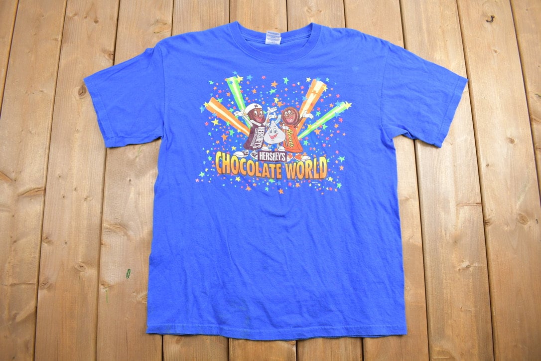 Vintage 2003 Hershey's Chocolate World Graphic T Shirt