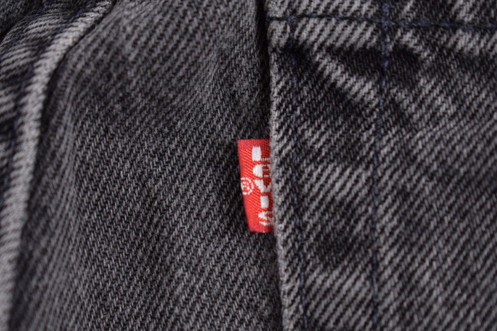 Vintage 1990s Levi's 551 Red Tab Jeans Size 32 x 31.5