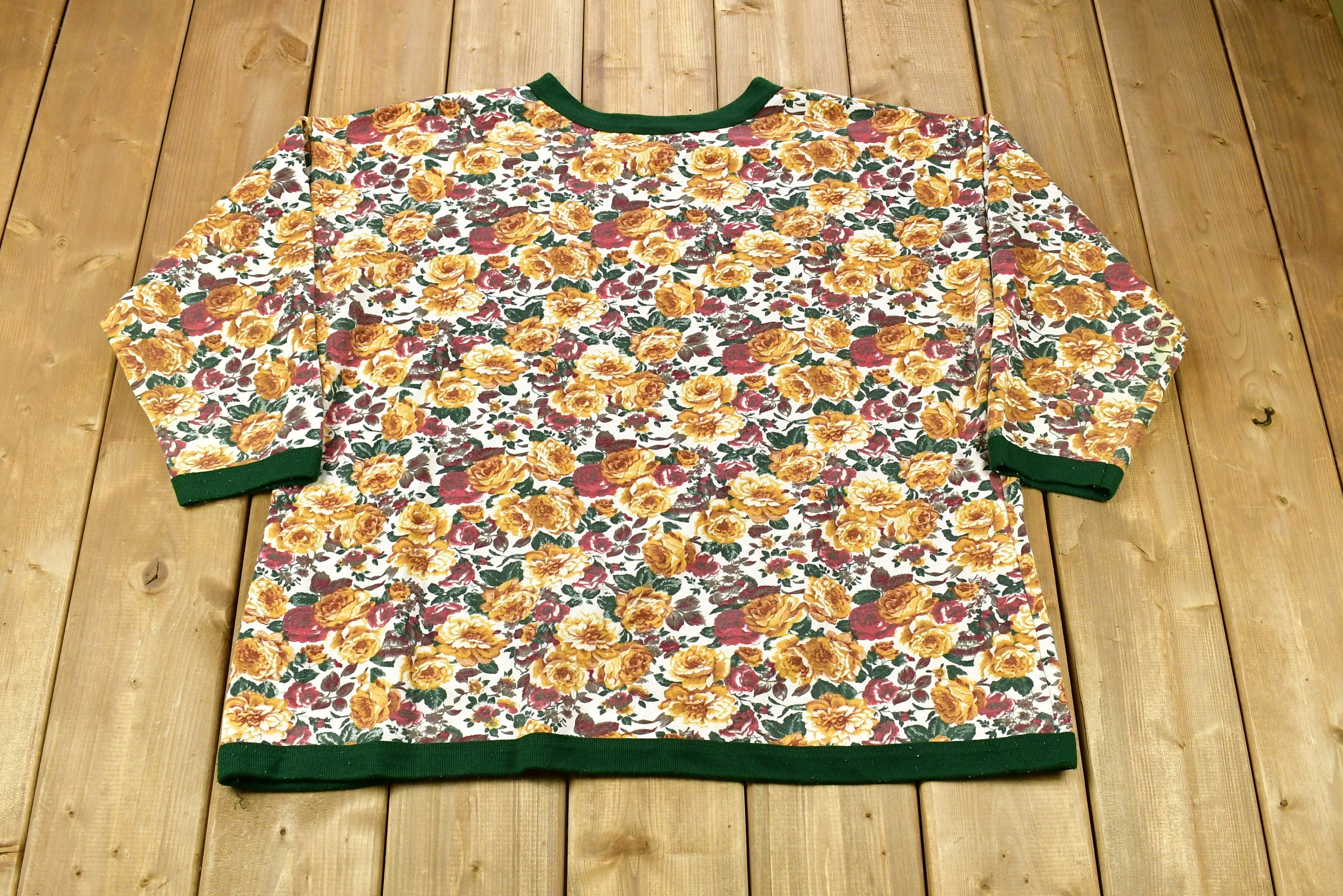 Vintage 1990s All Over Flower Print Cute Floral Crewneck