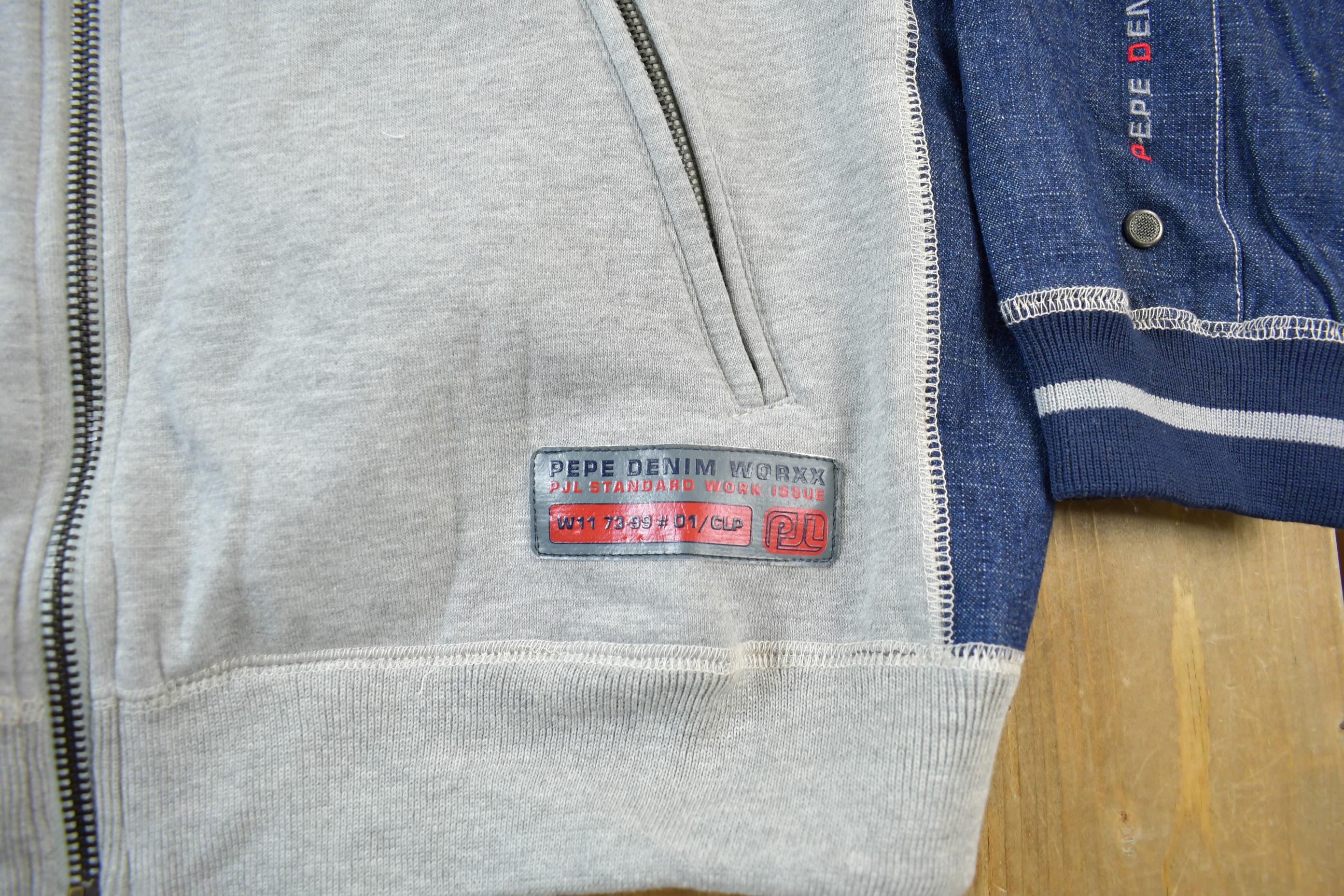 Vintage Deadstock Y2K Pepe Jeans Embroidered Zip Up Hoodie Size M