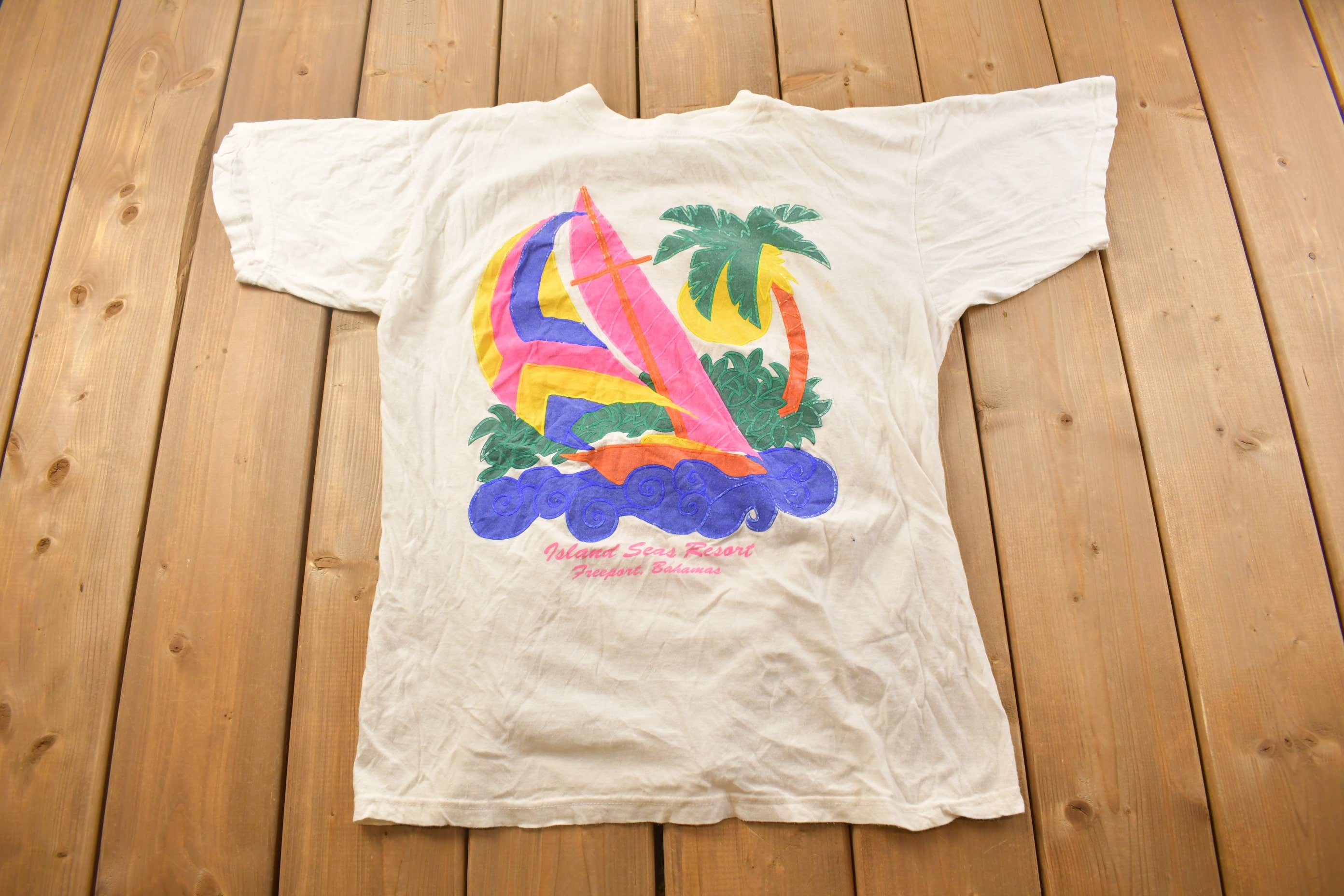 Vintage 1990s Island Sea's Resort Bahamas T-Shirt