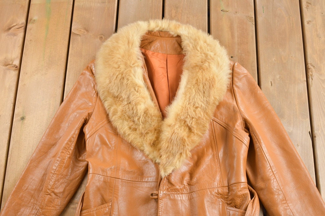 Vintage 1960s Coyote Fur Collar Leather Full Length Coat / Fall Outerwear / Leather Coat / Jacket / Winter Outerwear / True Vintage