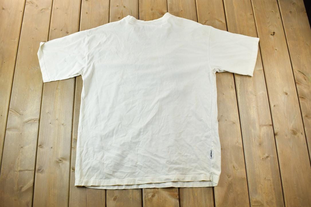 Vintage 1990s Bugs Bunny Embroidered Warner Brothers Cartoon Promo T-Shirt