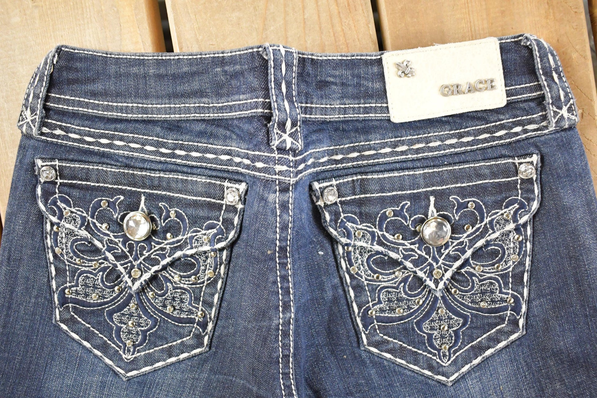 Vintage Deadstock Y2K Grace In LA Bedazzled Bootcut Low Rise Jeans Women's Size 26 x 32