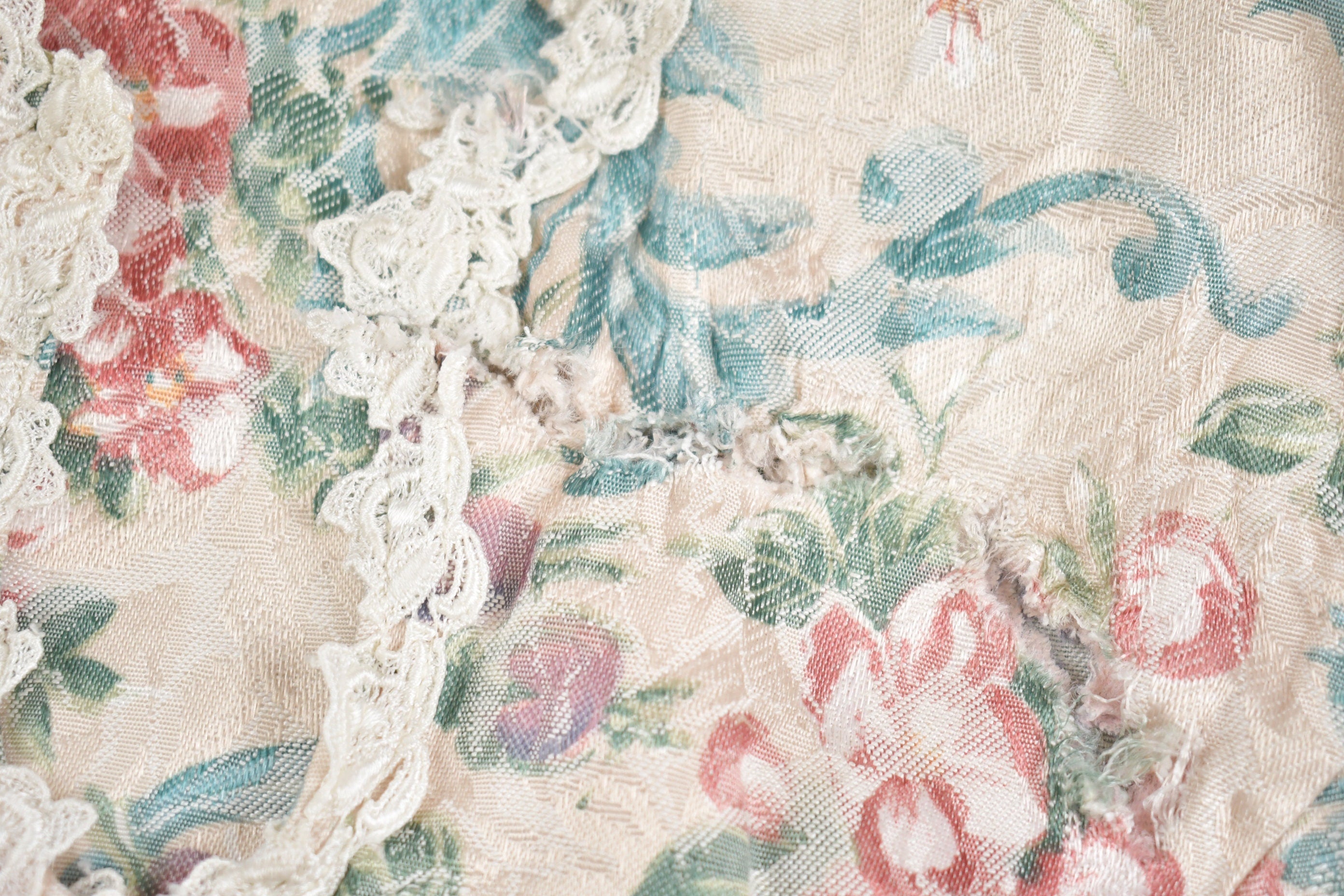 Vintage 1980s Floral Tapestry Button Up Shirt
