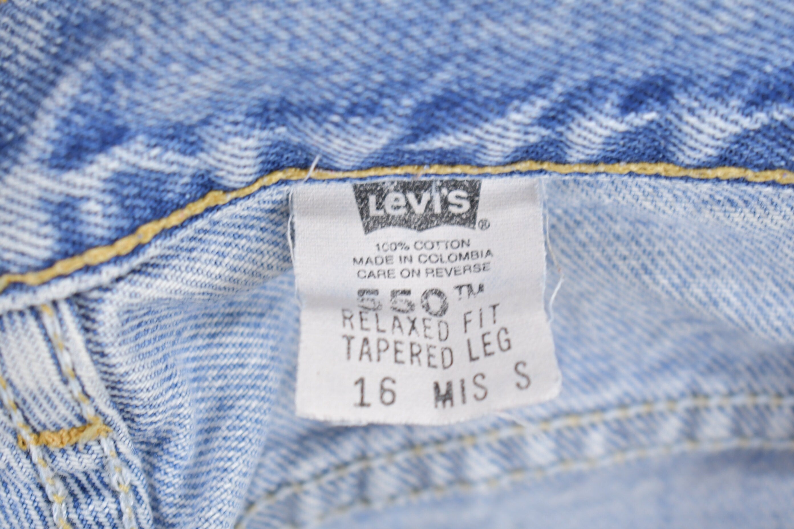 Vintage 1990s Levi's 550 Red Tab Jeans Size 33 x 28.5