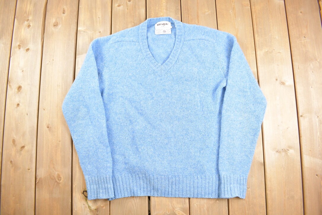 Vintage 1980s Knitted V Neck Sweater / Vintage 80s V Neck / Blue / Solid / Sweatshirt / Essential / Basic / Formal / Preppy / Cute