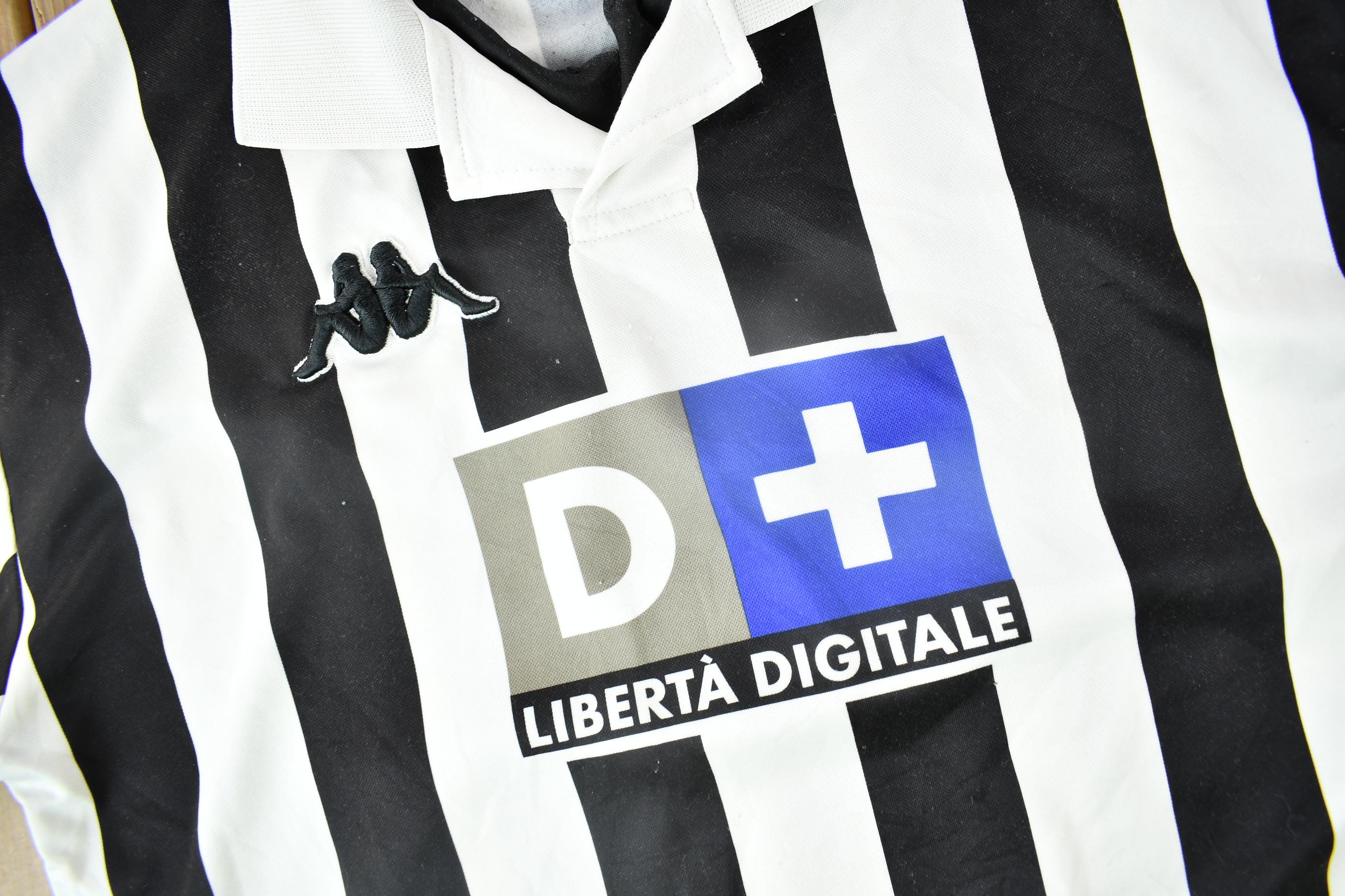 Vintage 1999 Kappa Juventus Home Soccer Jersey