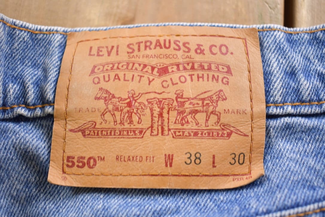 Vintage 1990s Levi 550 Red Tab Jeans Size 36 x 29
