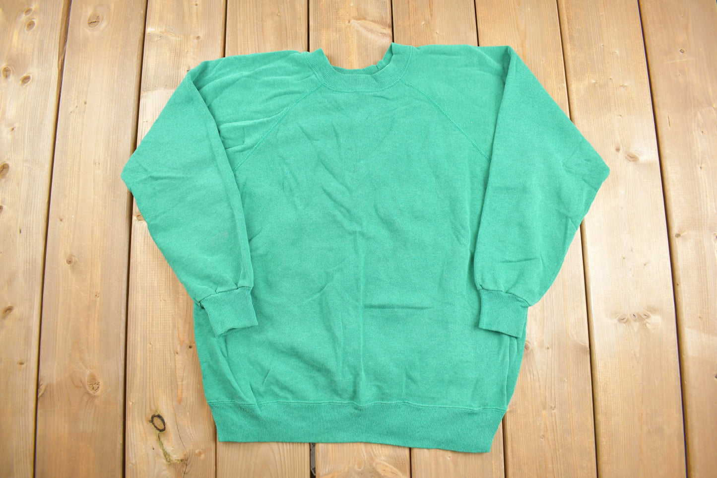 Vintage 1980s Green Raglan Crewneck Sweatshirt / 80s Crewneck / Vintage Blank / Essential / Made in USA / 80s Blank