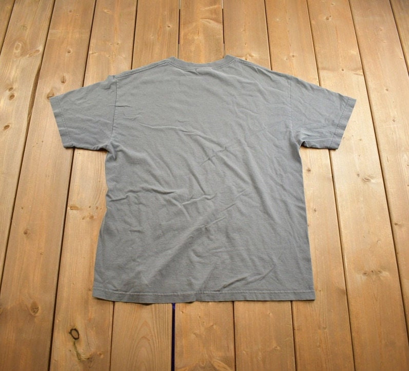 Vintage 2000s Nike Canada Graphic T-Shirt