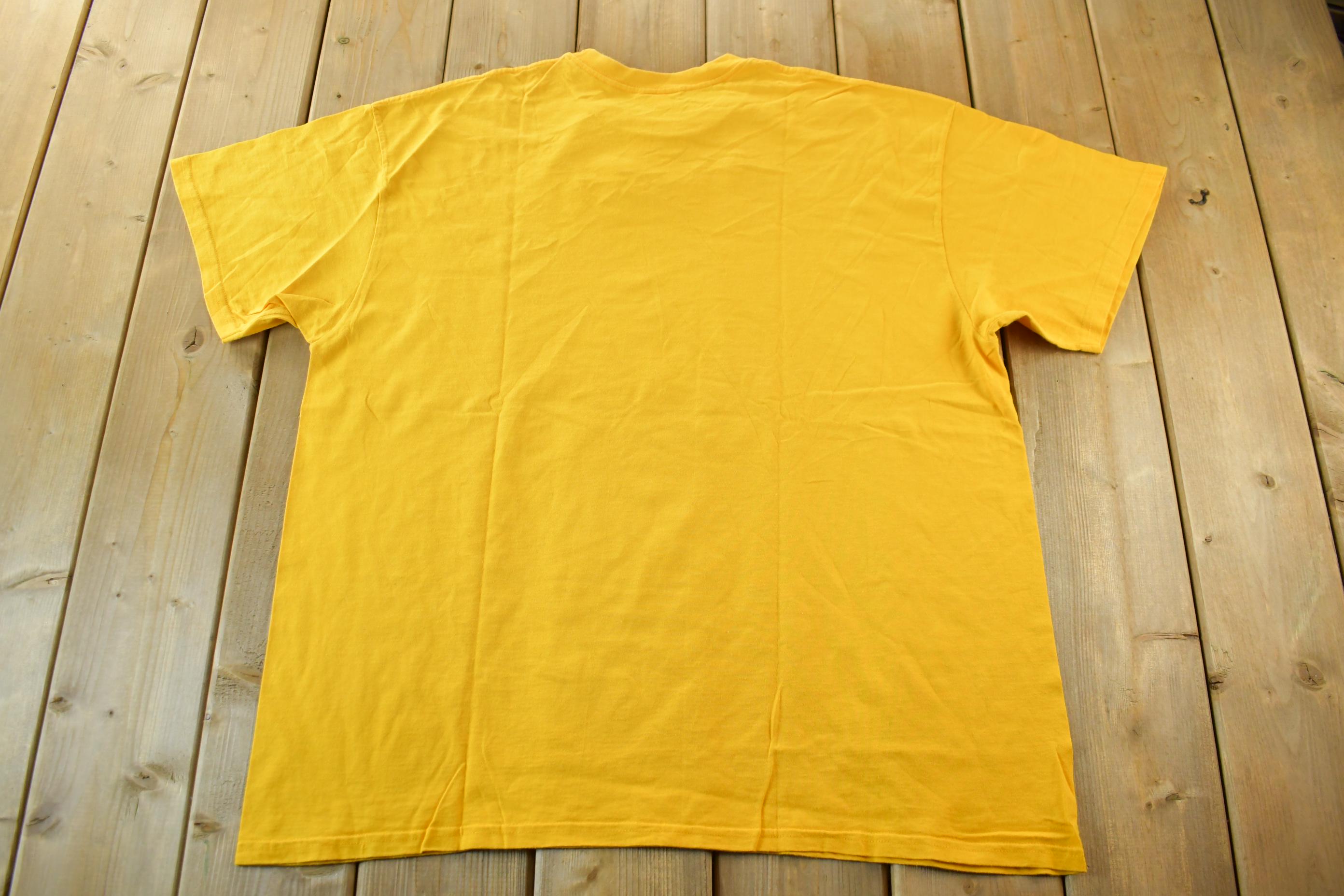 Vintage 2000s Nike Embroidered Swoosh Graphic T-Shirt