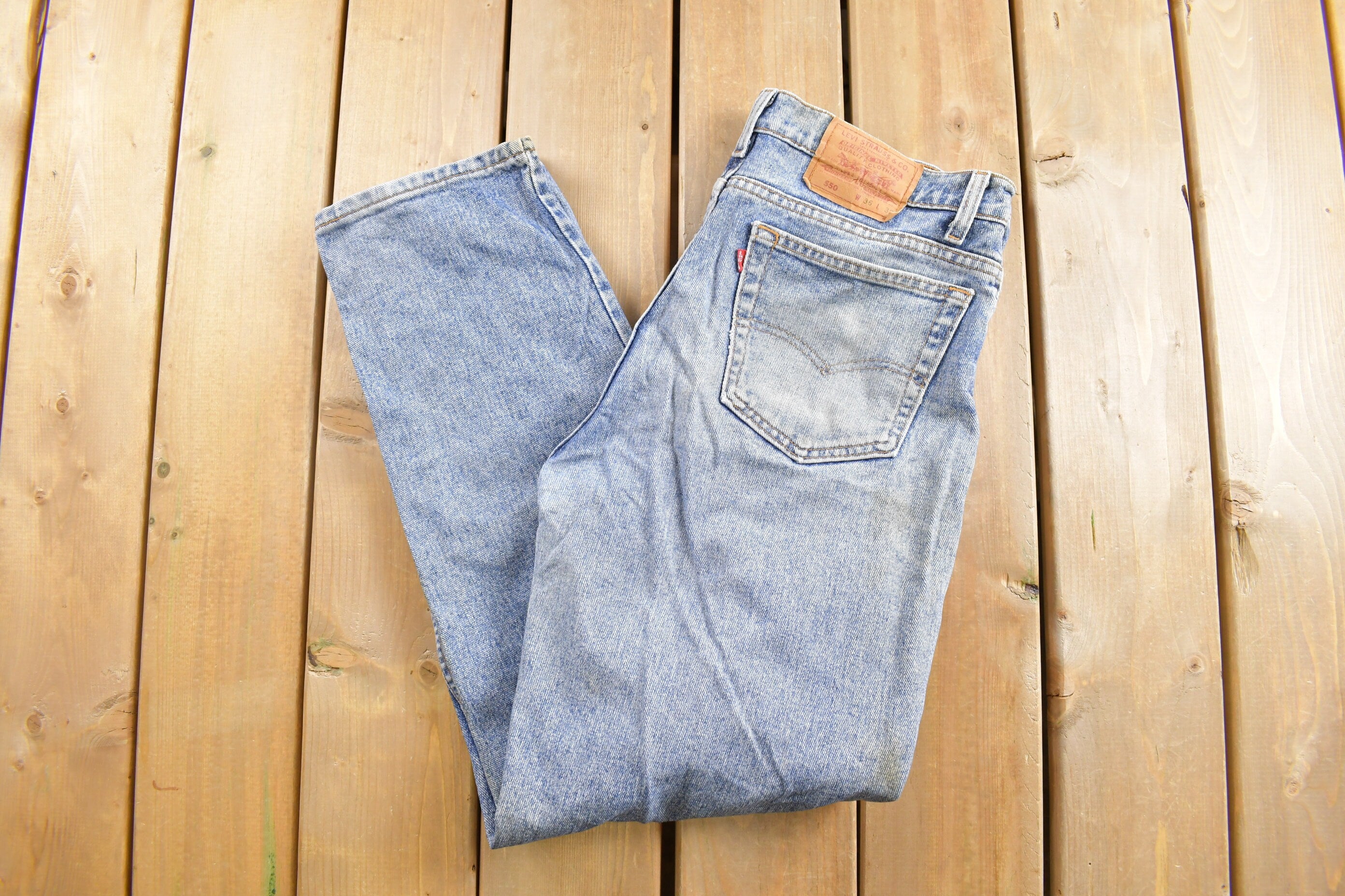 Vintage 1990s Levi's 550 Red Tab Jeans Size 34 x 31