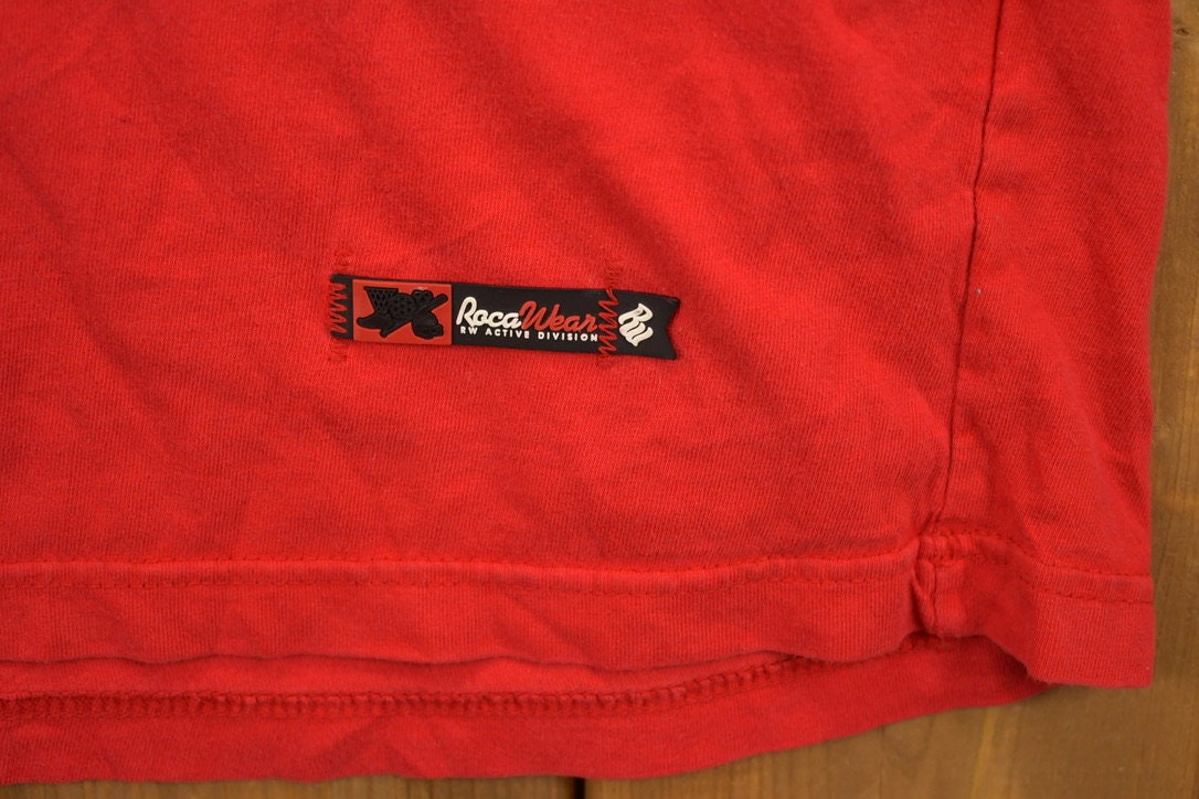 Vintage 1990s Roca Wear Basketball Graphic T-Shirt