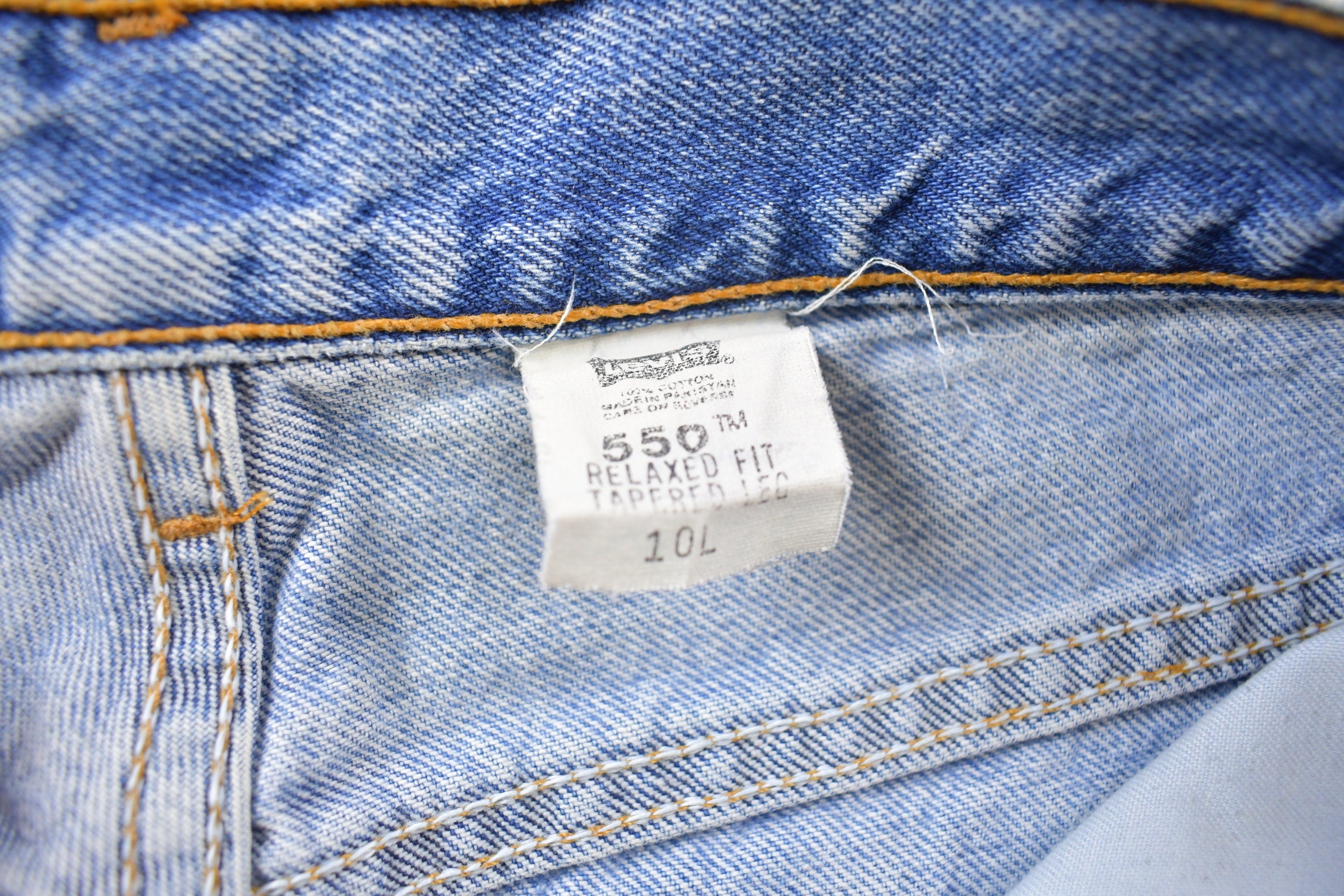 Vintage 1990s Levi's 550 Red Tab Denim Jeans Size 28 x 31