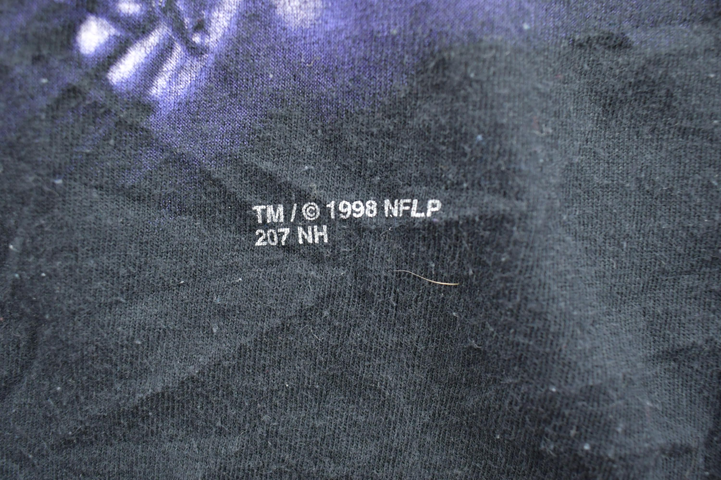 Vintage 1998 Carolina Panthers Ridell NFL Graphic T-Shirt
