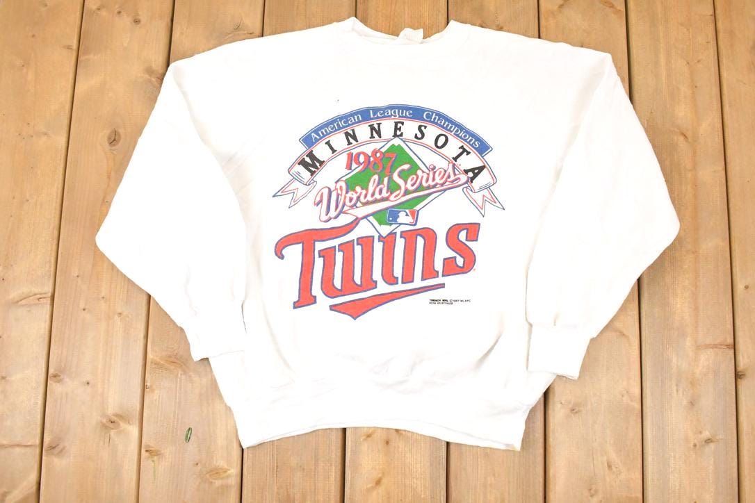 Vintage 1987 Minnesota Twins World Series Graphic Print Crewneck Sweatshirt Men's L / Made In USA / 80's Baseball Destination Sweater