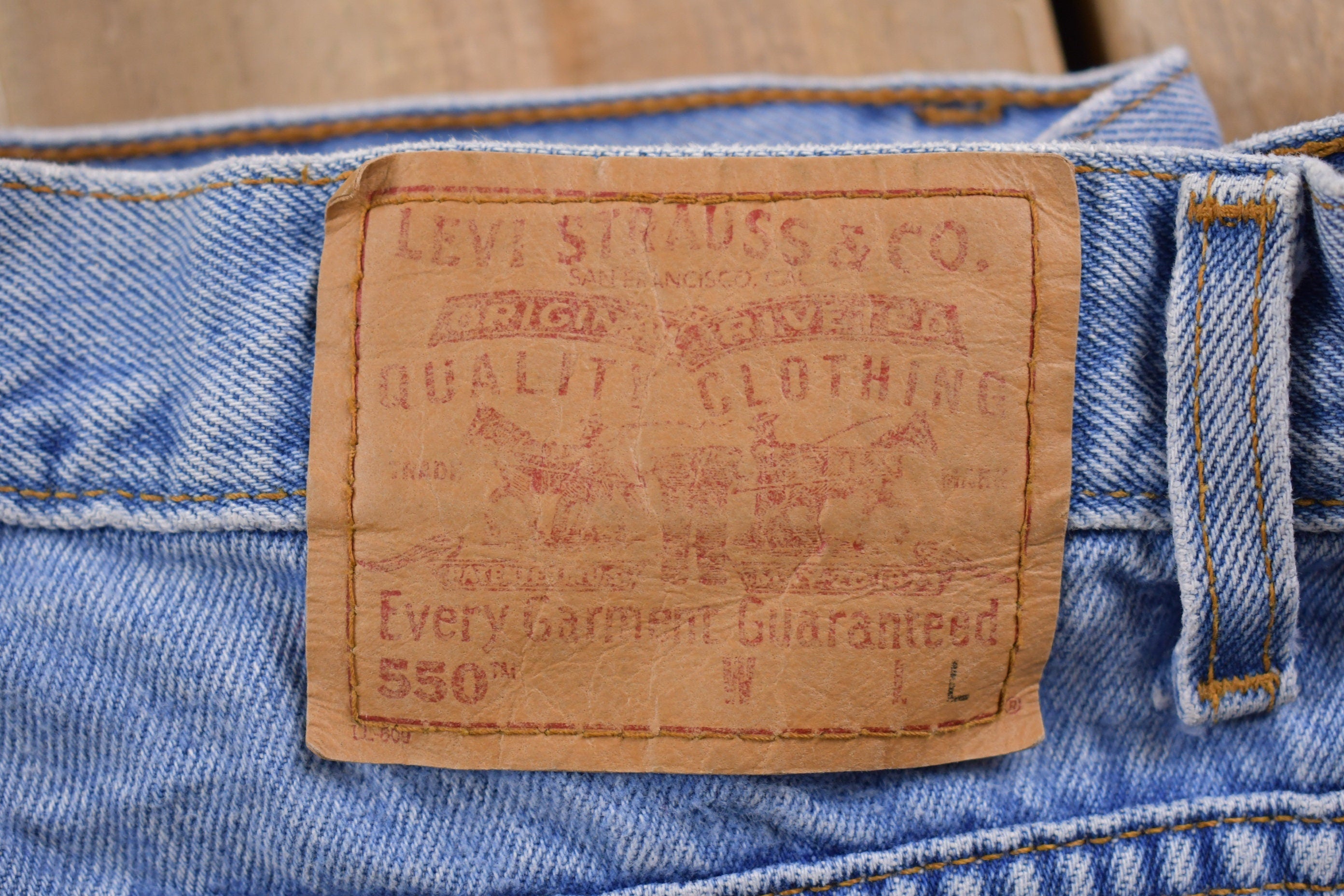 Vintage 1990s Levi's 550 Red Tab Jeans Size 30 x 32