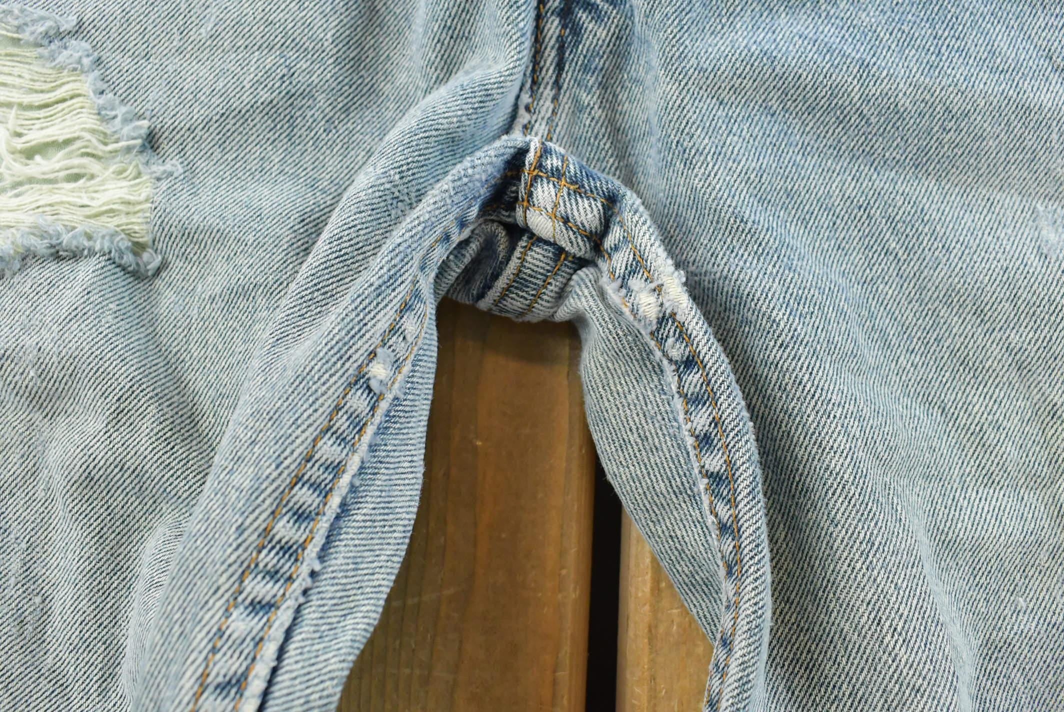 Vintage 1990s Levi's 505 Regular Straight Fit Denim Blue Jeans Men's 32 x 29 / 90s Levi's / Streetwear / Made in USA