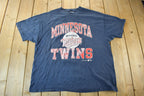 Vintage 1999 Minnesota Twins MLB Graphic T-Shirt