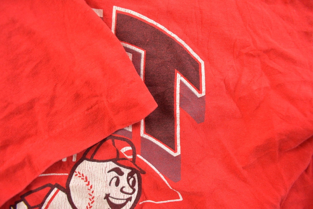 Vintage 1990 Cincinnati Reds The Hunt For October MLB Graphic T-Shirt