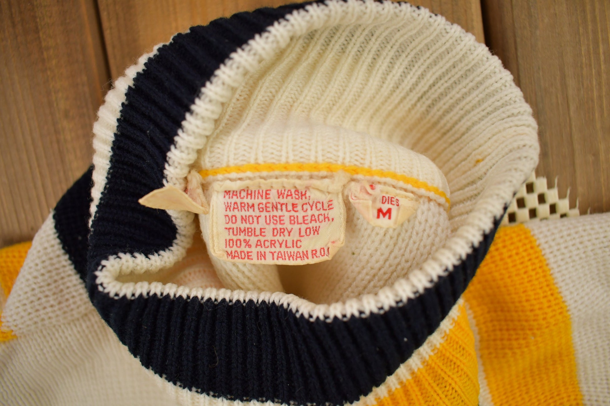 Vintage 1970s Acrylic Knitted Mockneck Sweater