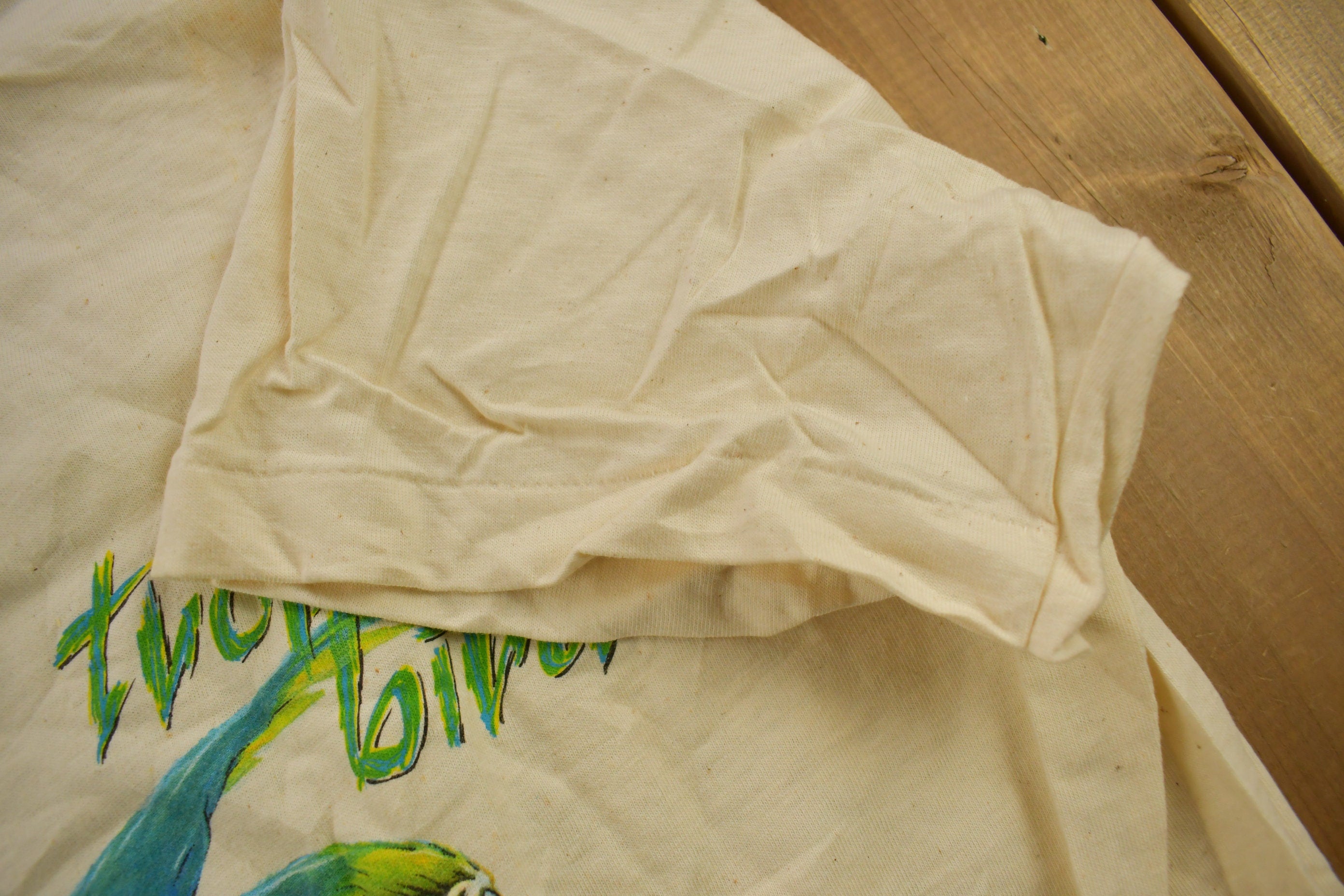 Vintage 1992 Tropical Birds Theme Graphic T-Shirt