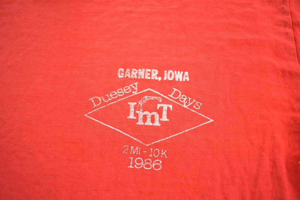 Vintage 1986 Russell Athletic Garner Iowa Souvenir Single Stitch Travel T Shirt Made In USA