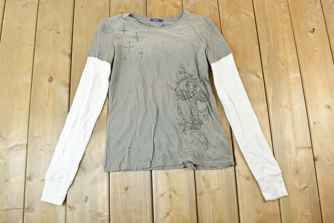 Women Vintage Vigoss Y2K Tan sleeve Bedazzled T-Shirt / Vigoss Grunge Skull Print / Contrast Stitch / Internet Famous Clothing / Over Dyed