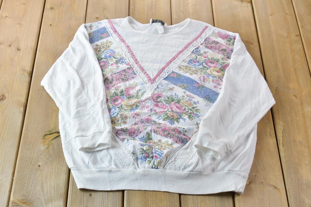 Vintage 1990s Graphic Flower Crewneck Sweatshirt