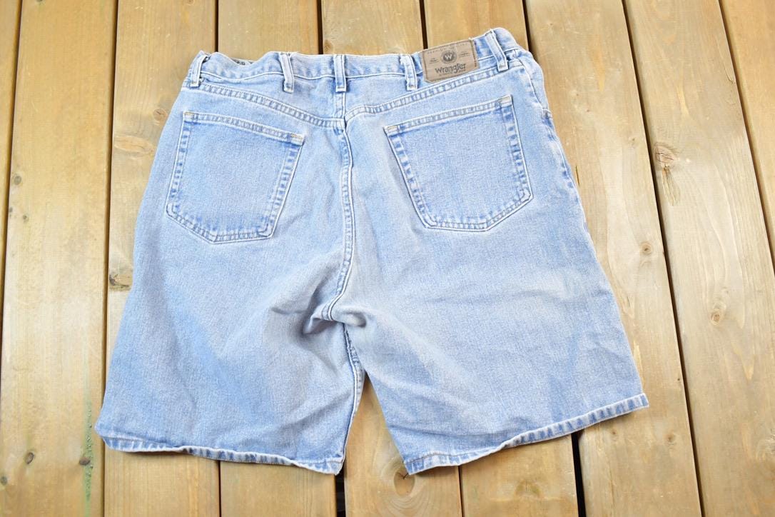 Vintage 1990s Wrangler Light Wash Denim Jean Shorts Size 36 x 9