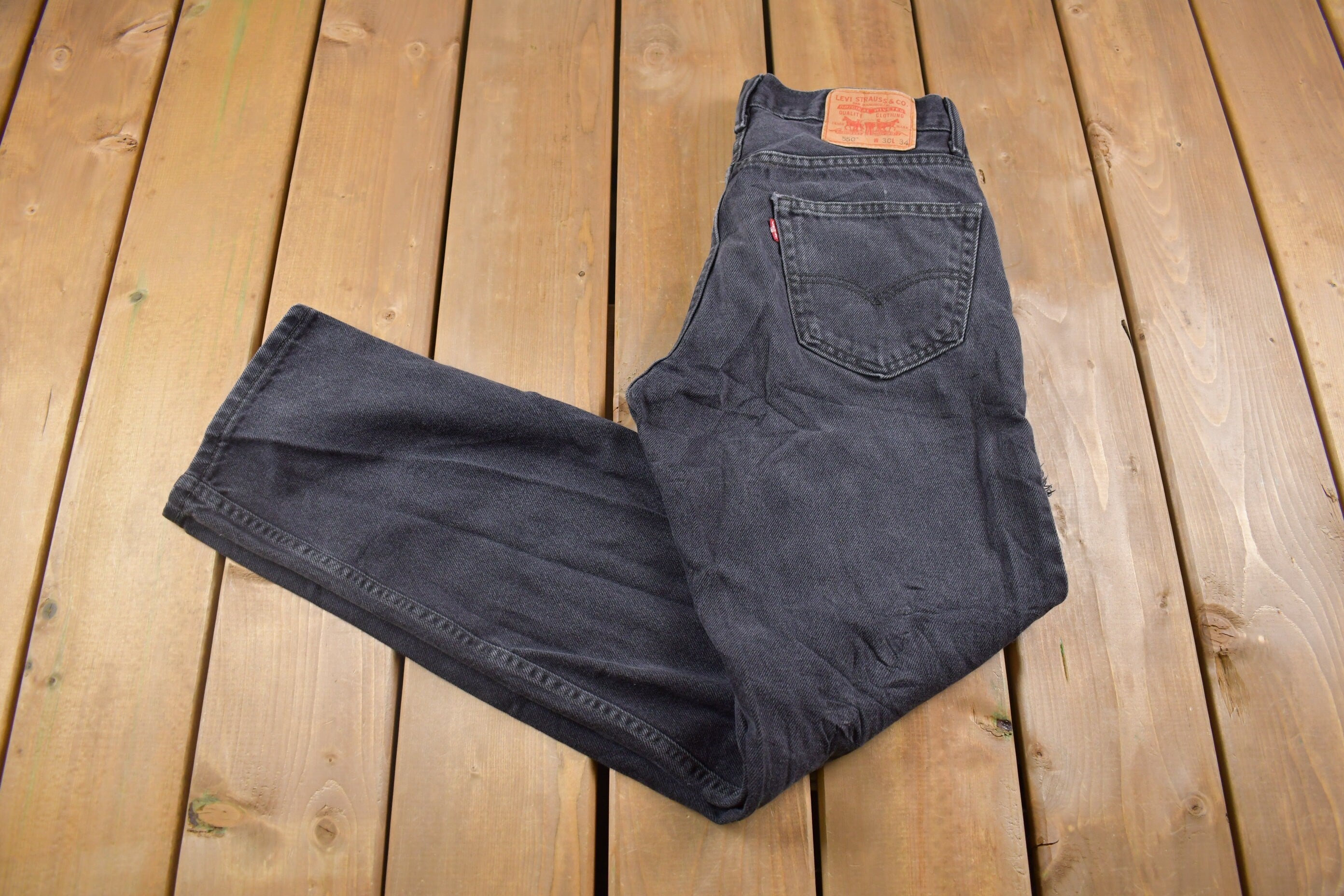 Vintage 1990s Levi's Distressed 550 Red Tab Jeans Size 30 x 32