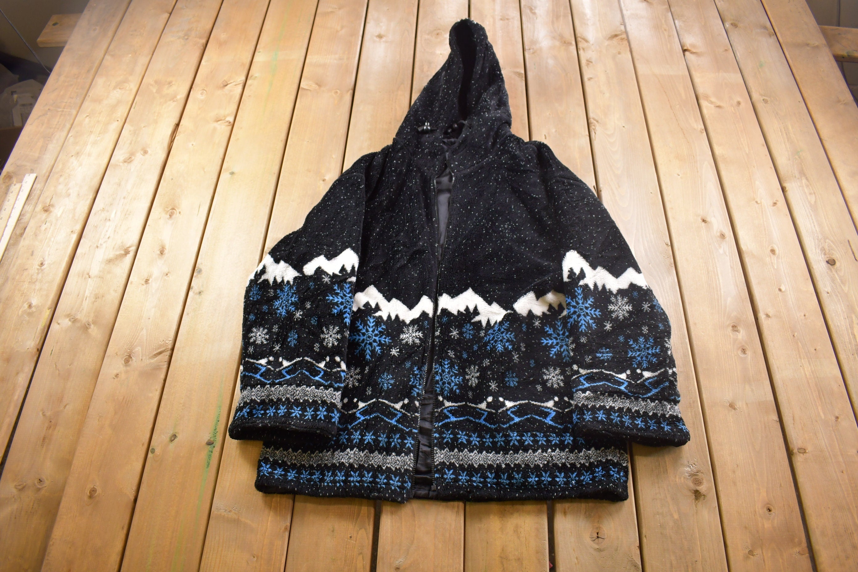 Vintage 1990s Snowcapped Mountains Winter Themed All Over Zip Up Fleece Sweater