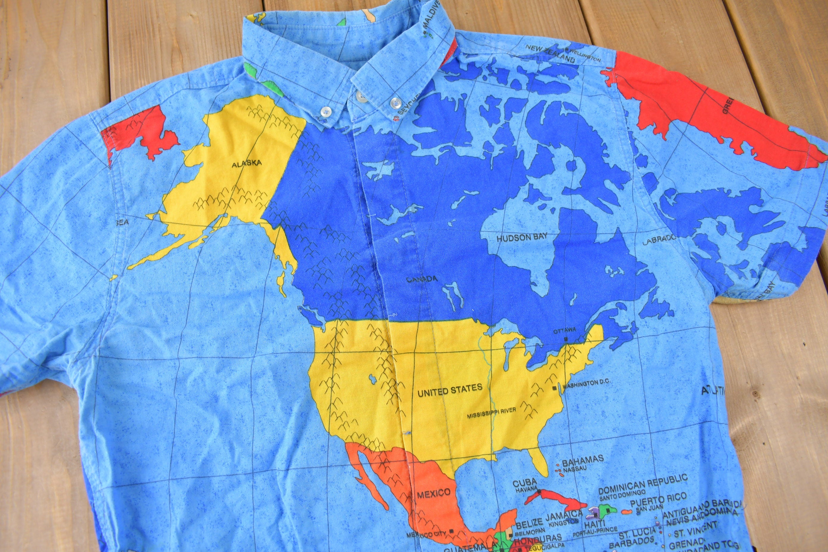 Vintage 1990s Planet Earth Map Graphic All Over Print Button Up Shirt