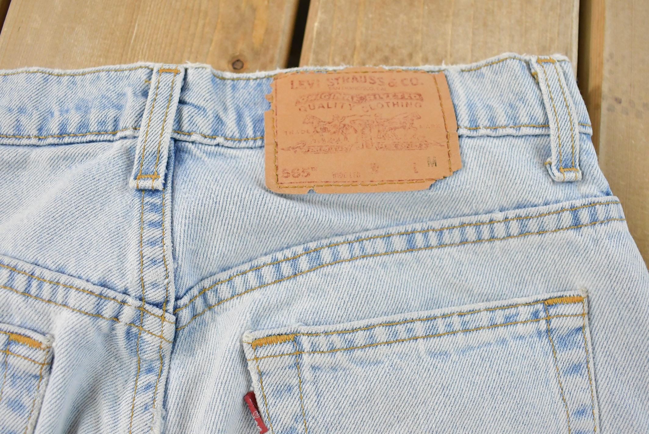 Vintage 1990s Levi's 565 Loose Wide Leg Denim Jeans Women's 28 x 31 / Light Wash / Vintage Denim / Made In USA / 90s Levi's / Distressed