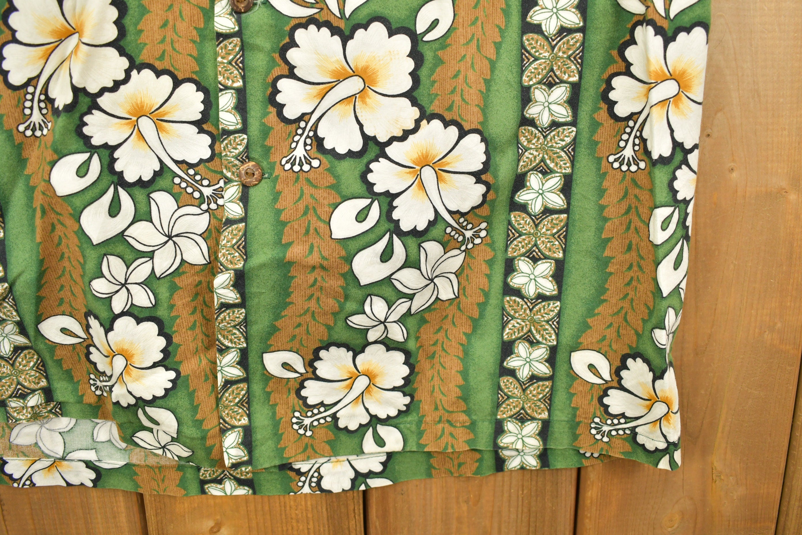 Vintage 1960s Hawaiian Button Up Shirt