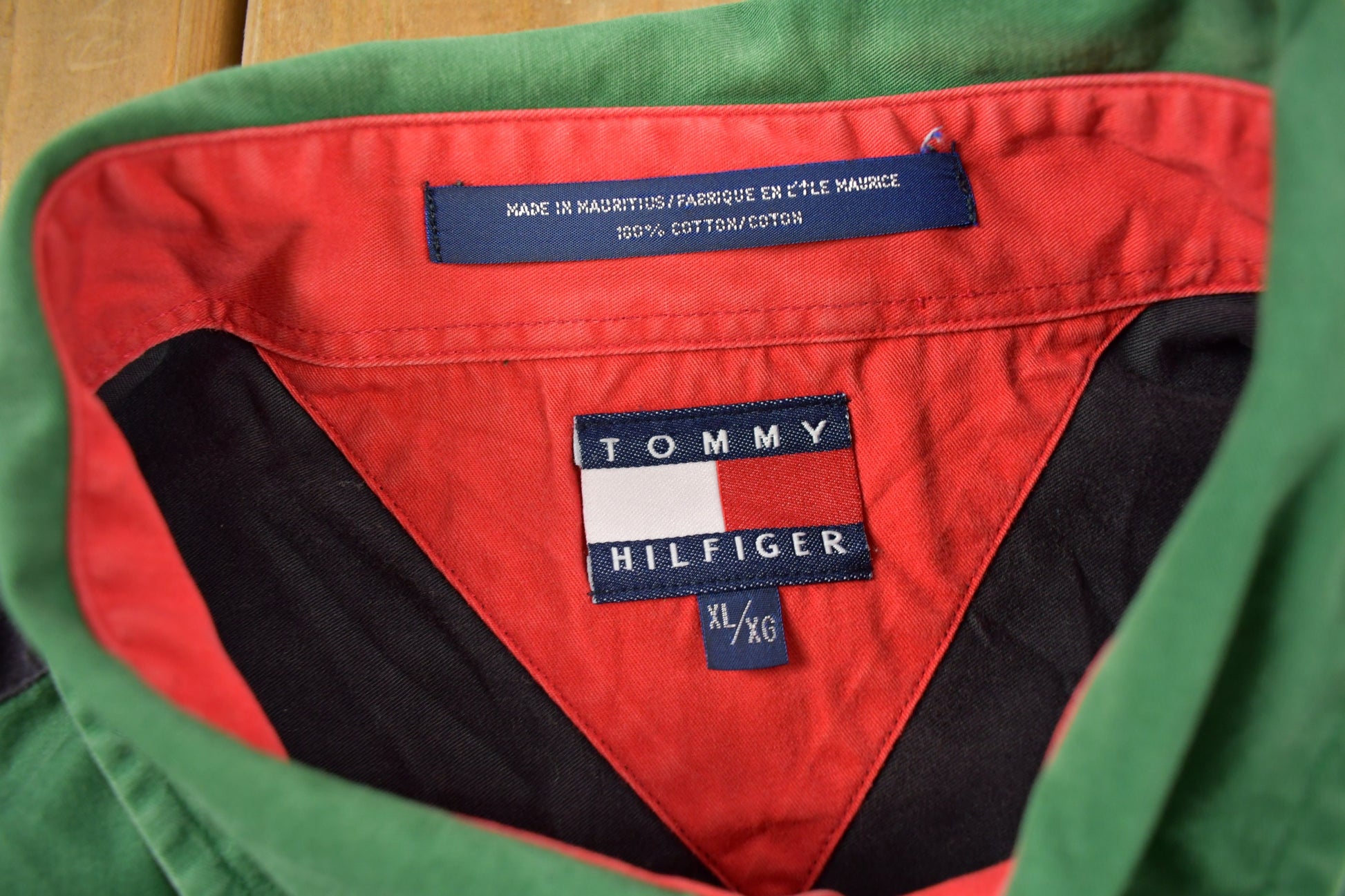 Vintage 1990s Tommy Hilfiger Embroidered Flag Patches Button Up Shirt