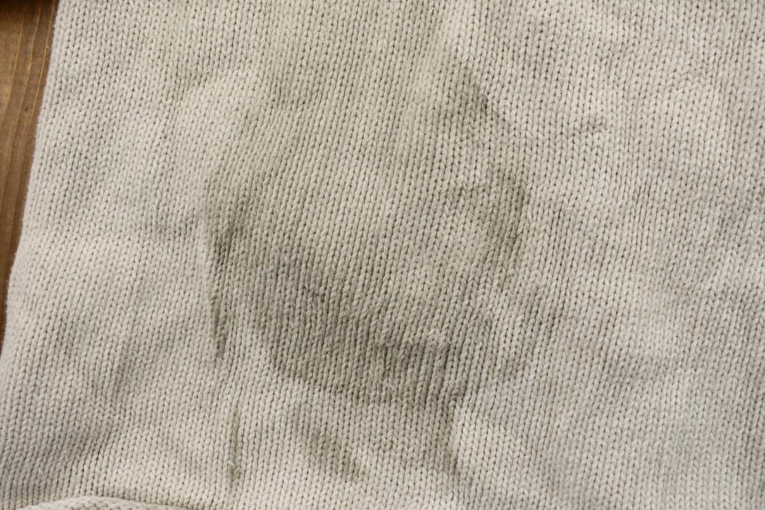 Vintage 1990s White Eddie Bauer Rolled Hem Lightweight Knit Shallow V-Neck Sweater