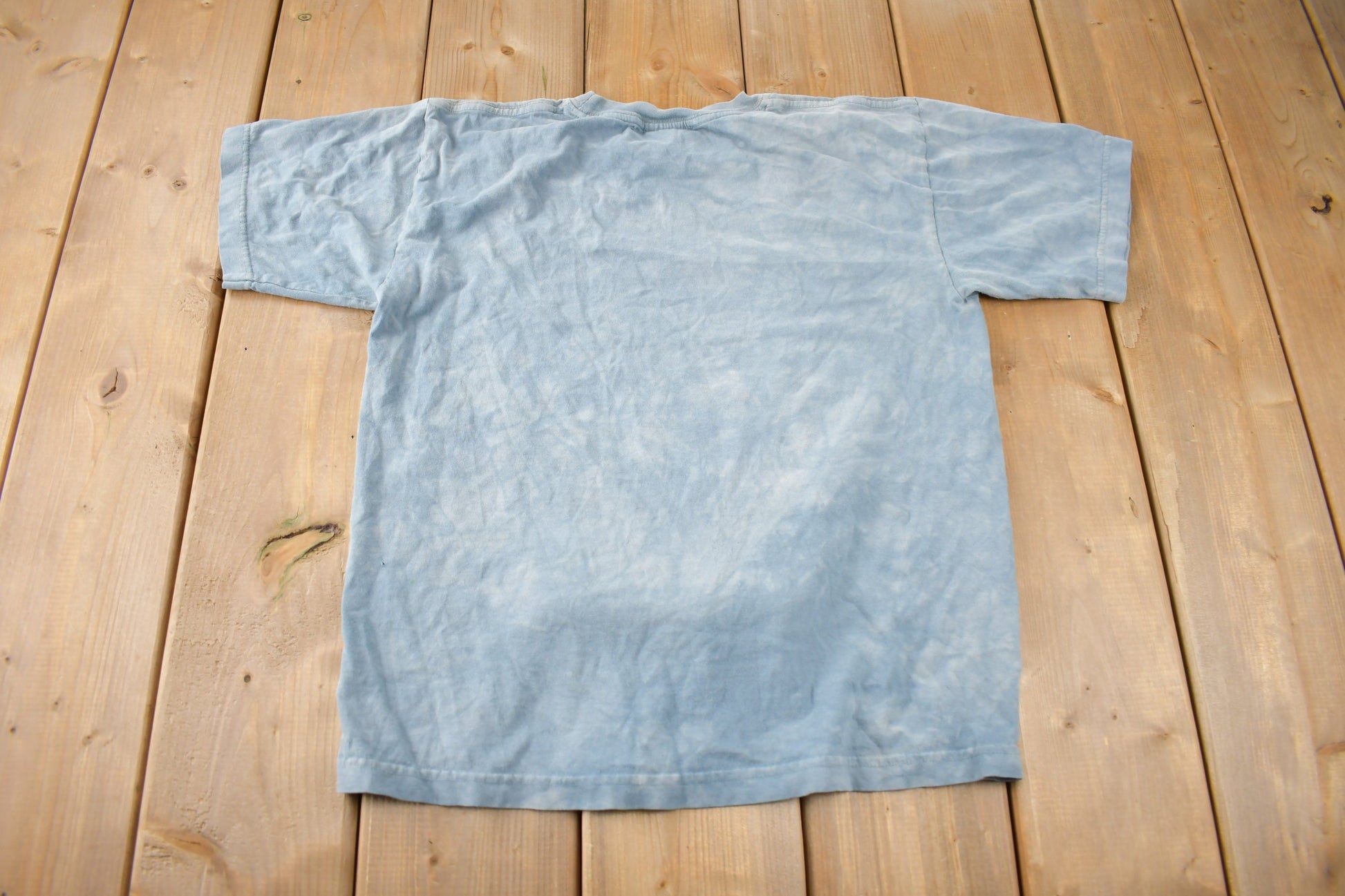 Vintage 2004 White Tiger Theme The Mountains Graphic T-Shirt