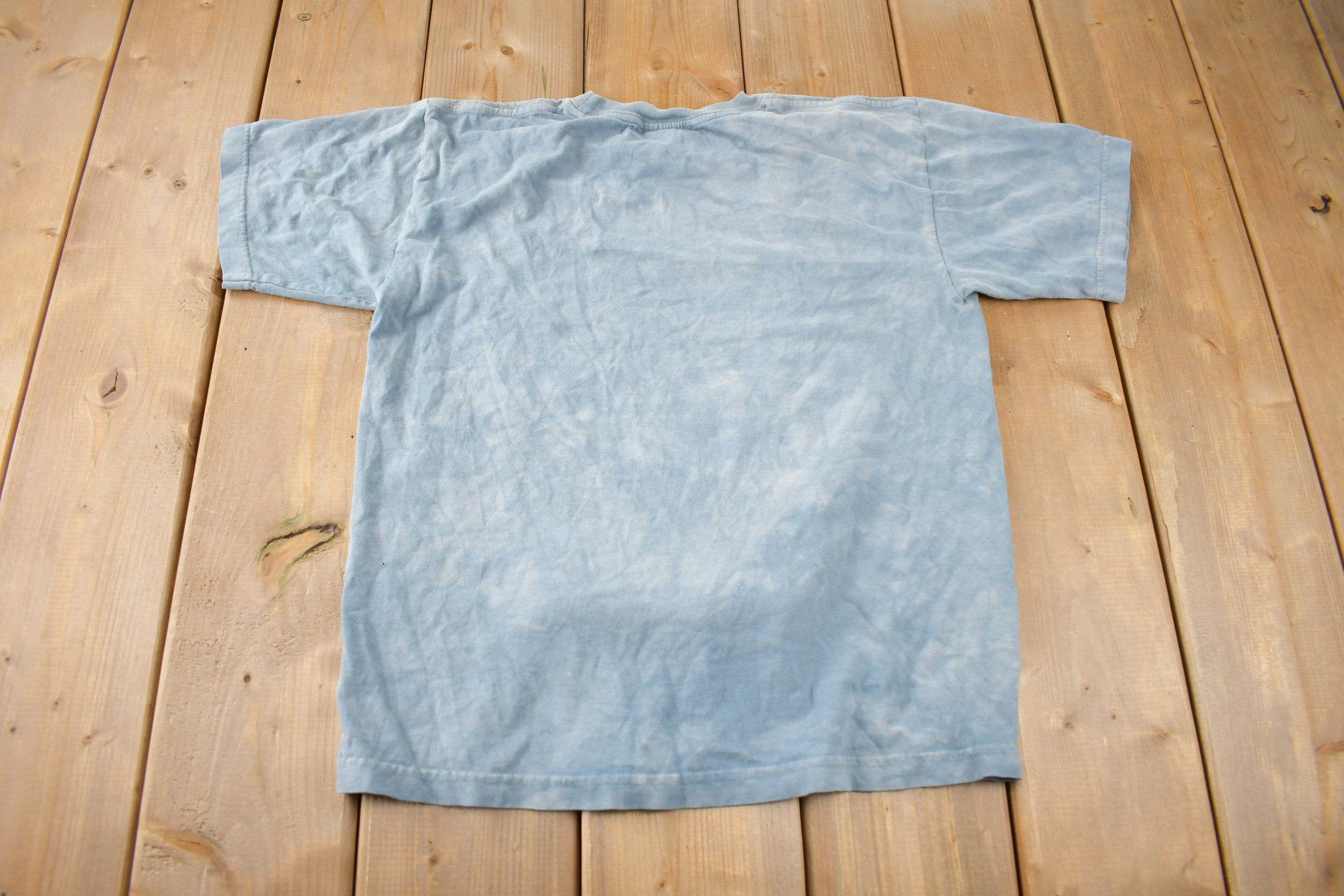 Vintage 2004 White Tiger Theme The Mountains Graphic T-Shirt