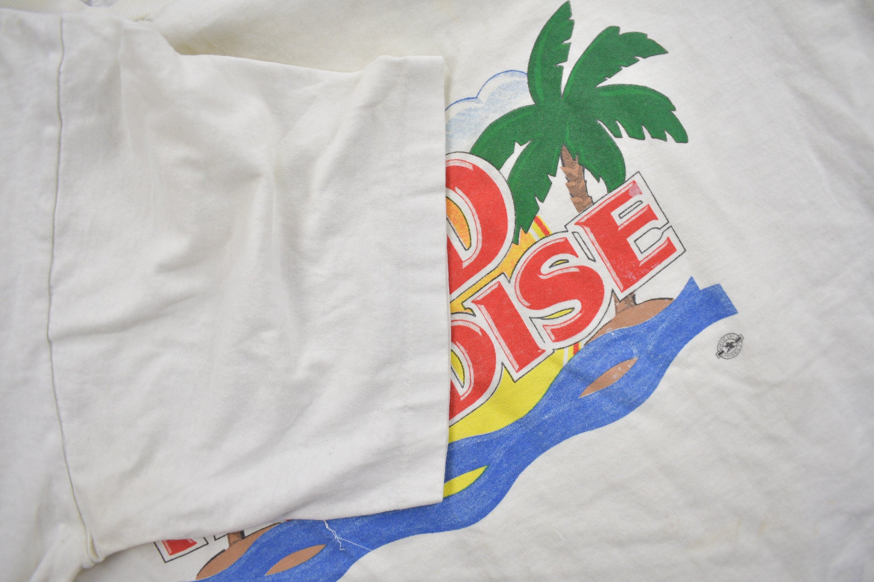 Vintage 1990s Beach Paradise Graphic Souvenir T Shirt