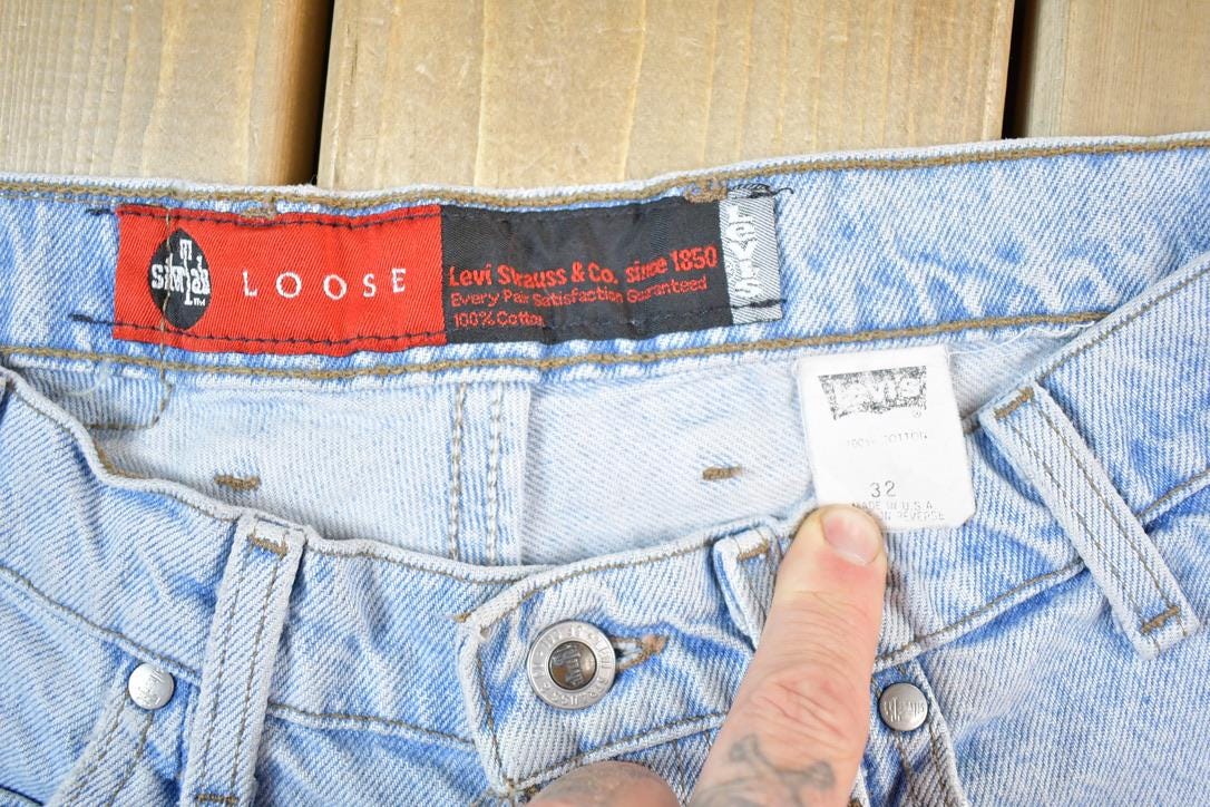 Vintage 1990s Levi Strauss SilverTab Denim Jean Shorts Size 32 x 1