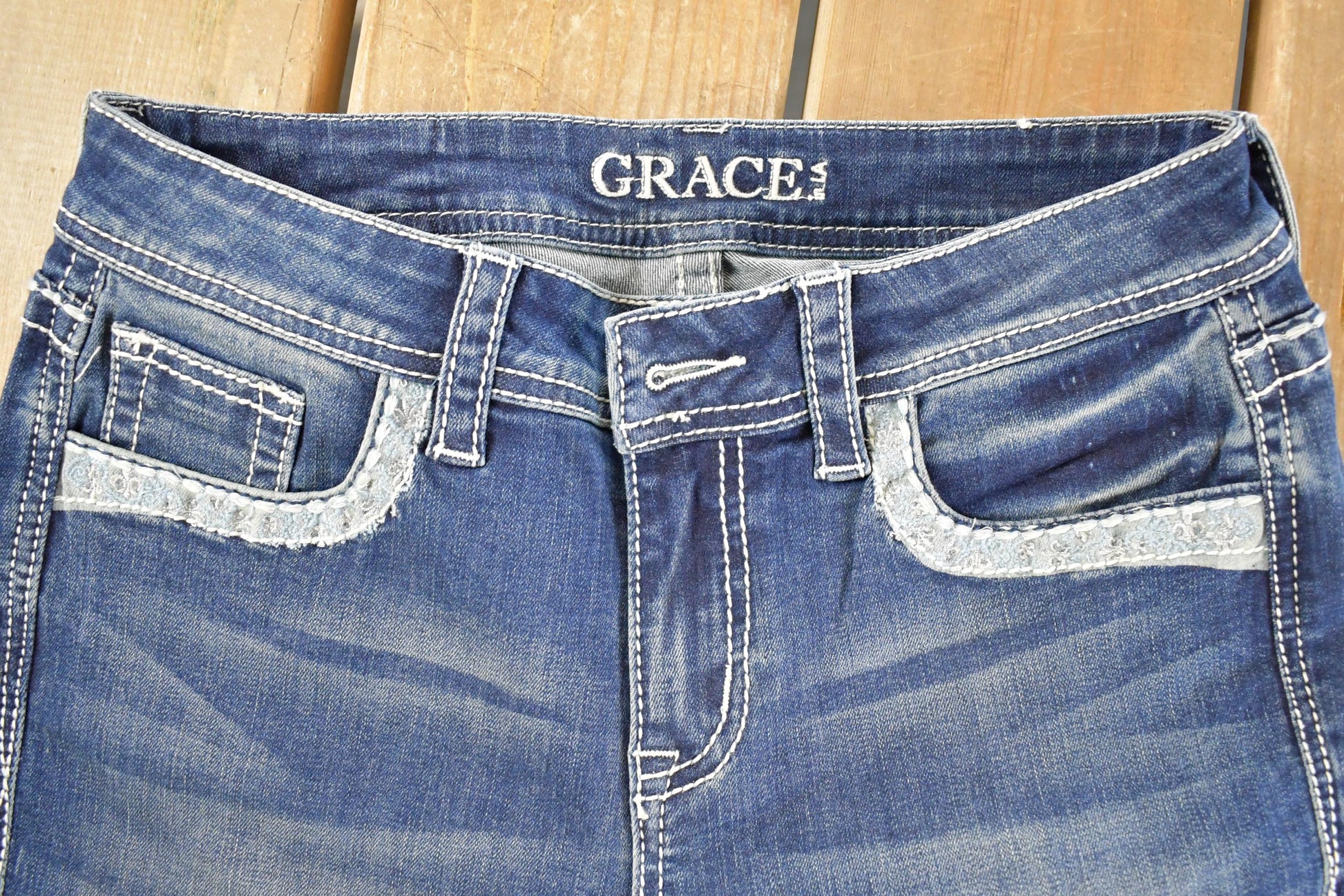 Vintage Deadstock Y2K Grace In LA Bedazzled Bootcut Low Rise Jeans Women's Size 26 x 32