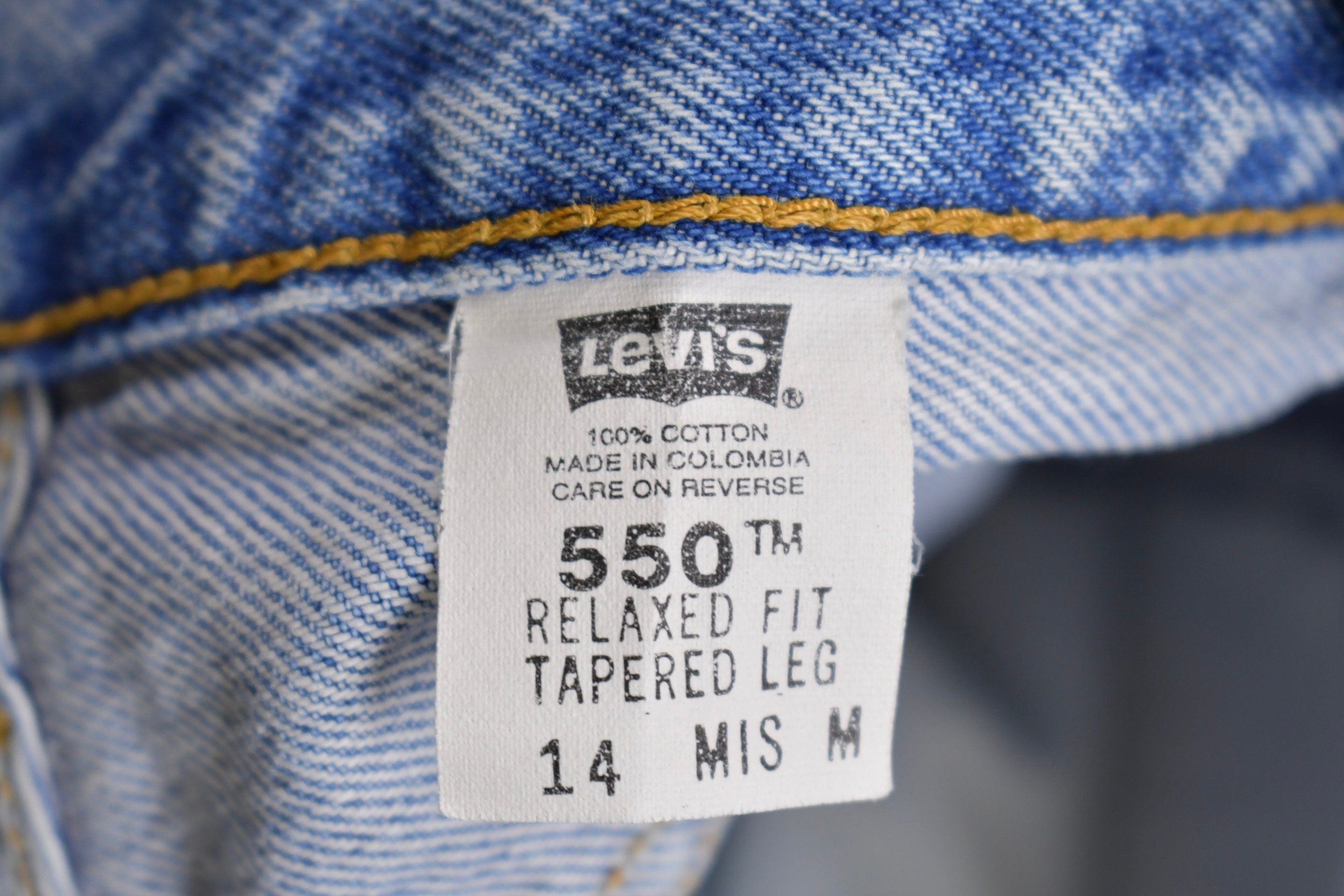 Vintage 1990s Levi's 550 Red Tab Denim Jeans Size 32 x 30
