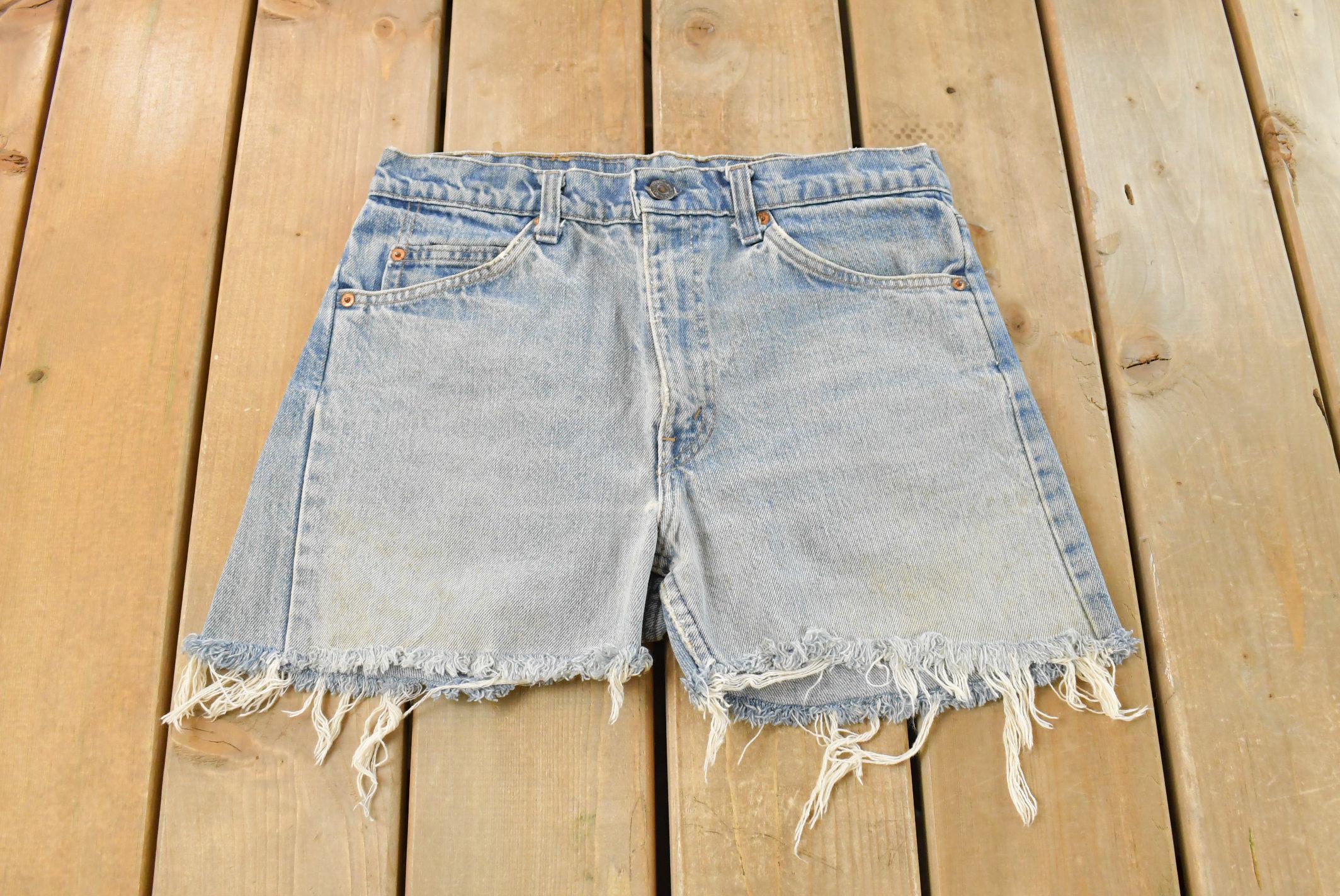 Vintage 1990s Levi's Cut Off Relaxed Fit Jean Shorts Women's 30