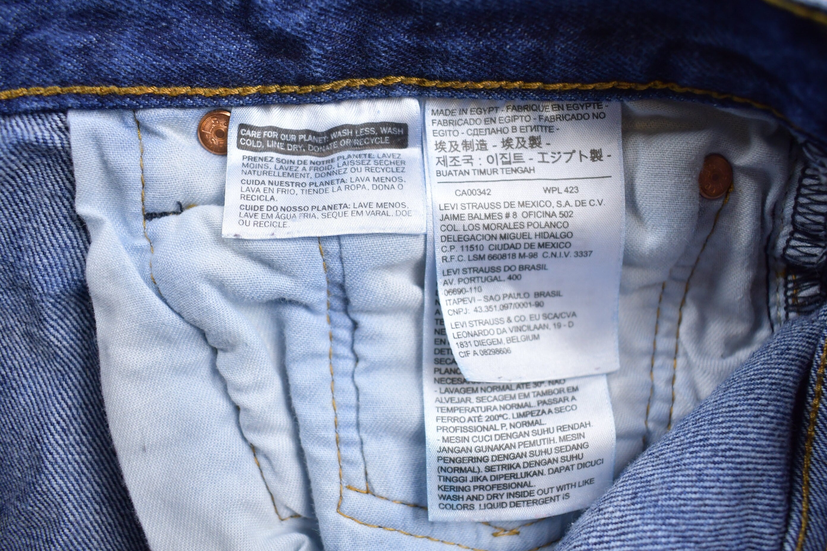 Vintage 1990s Levi's 501 Red Tab Denim Jeans Size 29 x 30